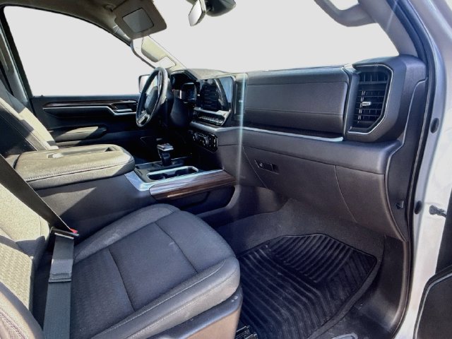 Used 2022 Chevrolet Silverado 1500 RST w/ Convenience Package II AWD/4WD image 5