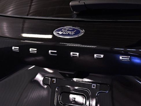 Used 2022 Ford Escape Titanium w/ Class II Trailer Tow Package AWD/4WD image 10