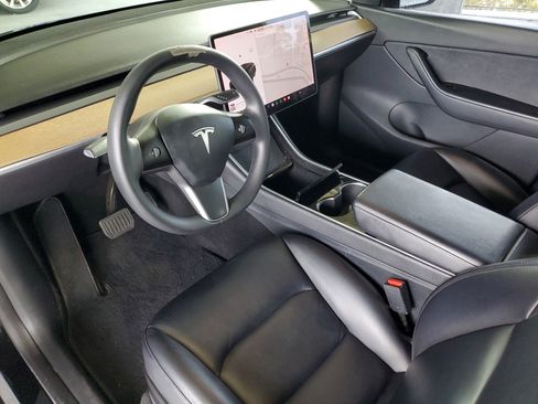 Used 2021 Tesla Model Y Long Range AWD/4WD image 17