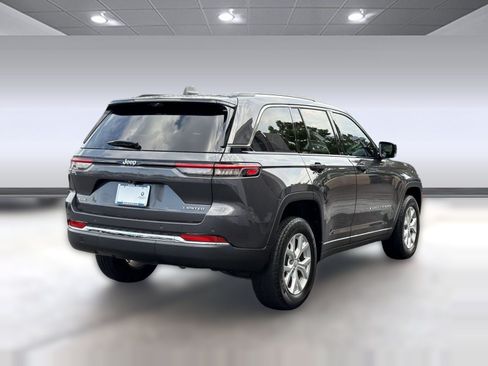 Used 2023 Jeep Grand Cherokee Limited w/ Luxury Tech Group II AWD/4WD image 9