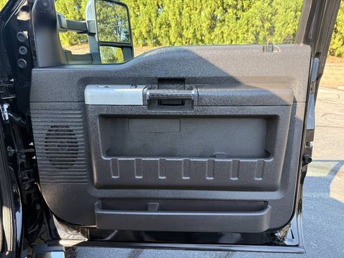 Used 2016 Ford F250 Lariat w/ Lariat Ultimate Package AWD/4WD image 24