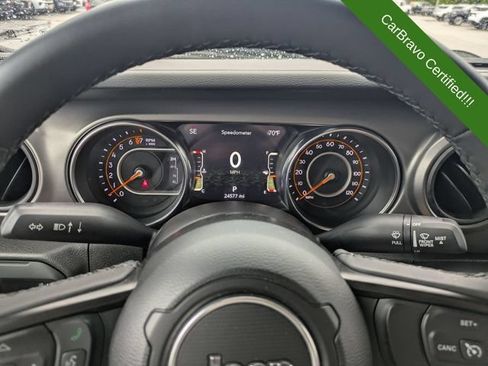 Used 2023 Jeep Gladiator Sport AWD/4WD image 16