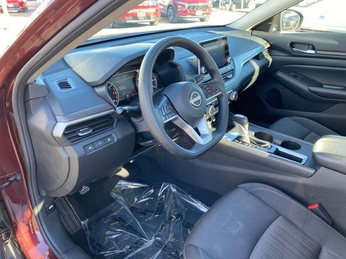 Used 2025 Nissan Altima 2.5 SV image 34