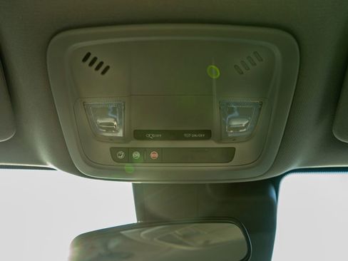 Used 2020 Chevrolet Malibu LT image 16