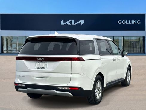 Used 2023 Kia Carnival LX image 3