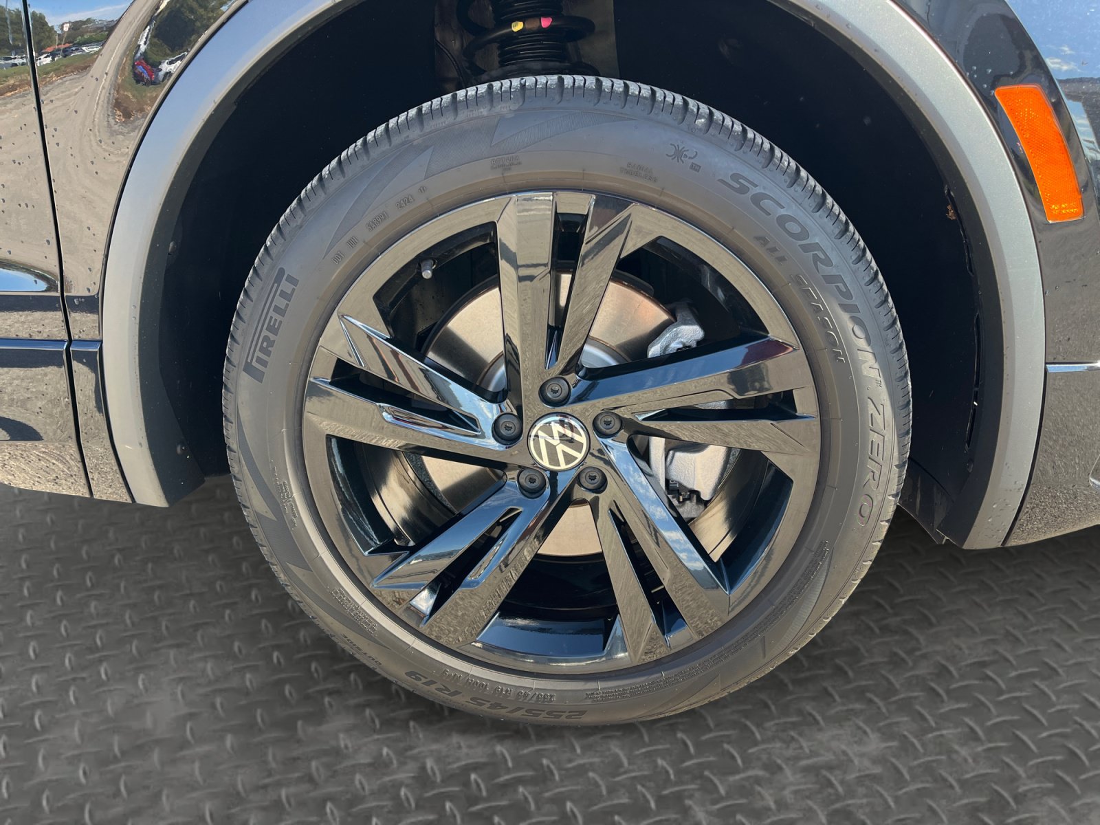 Certified 2024 Volkswagen Tiguan SE R-Line w/ MDO Package, Two-Row AWD/4WD image 14