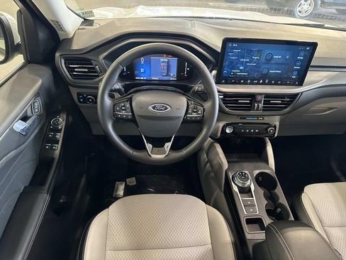 Used 2025 Ford Escape SE image 11