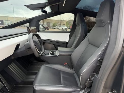 Used 2024 Tesla Cybertruck AWD Crew Cab image 23