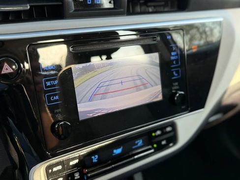 Used 2018 Toyota Corolla LE FWD image 35