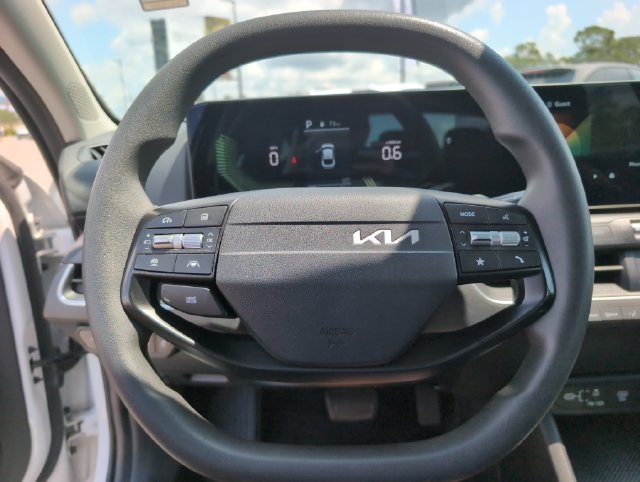 Used 2025 Kia K4 FWD image 23