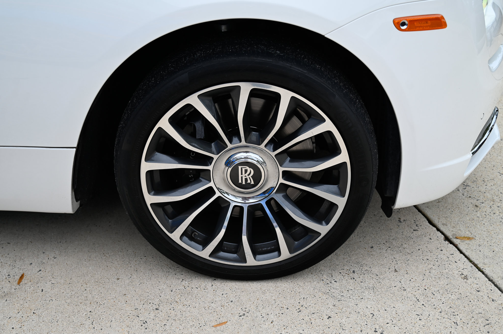 Used 2018 Rolls-Royce Dawn RWD image 12