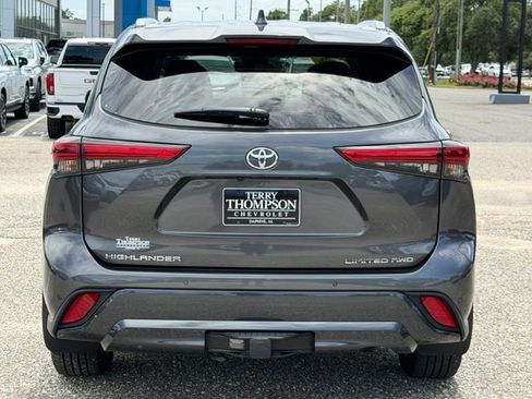 Used 2023 Toyota Highlander Limited AWD/4WD image 3