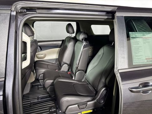 New 2026 Kia Carnival LXS image 19