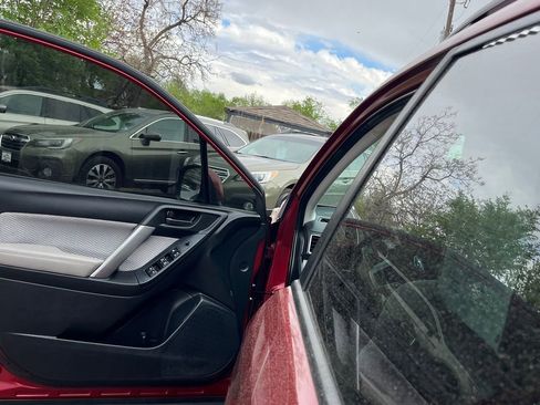 Used 2018 Subaru Forester 2.5i Premium w/ All-Weather Package AWD/4WD image 10