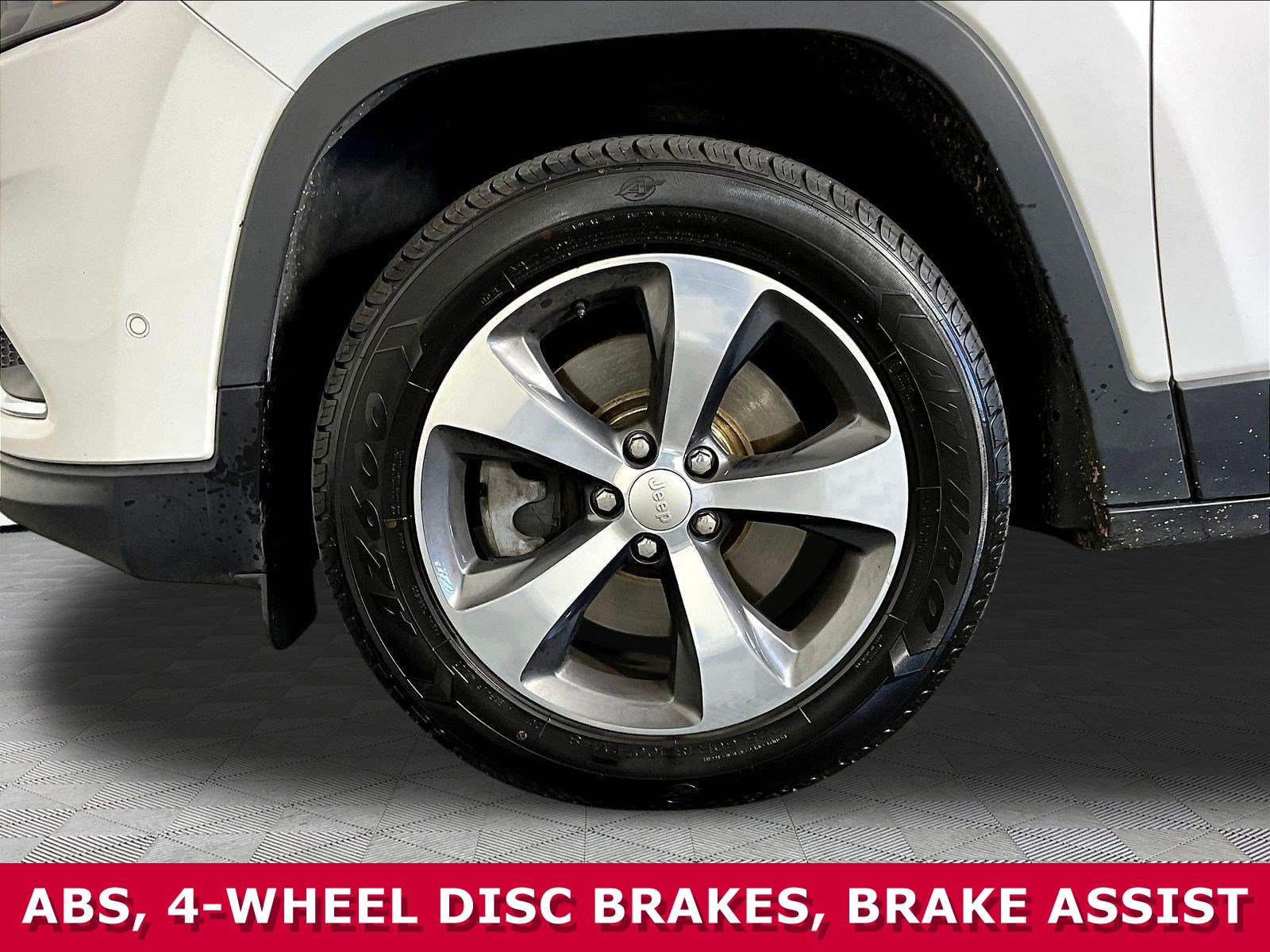 Used 2019 Jeep Cherokee Limited w/ Luxury Group AWD/4WD image 29