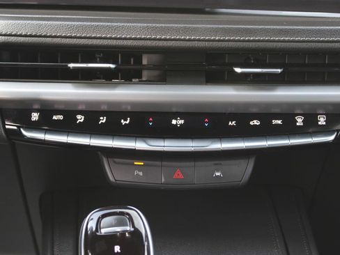 Used 2025 Cadillac XT4 Premium Luxury image 27