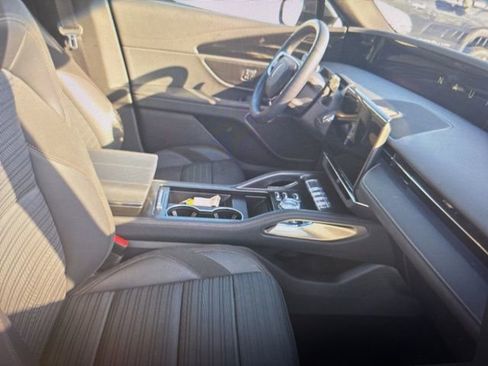 Used 2024 Lincoln Nautilus Reserve w/ Equipment Group 202A image 17