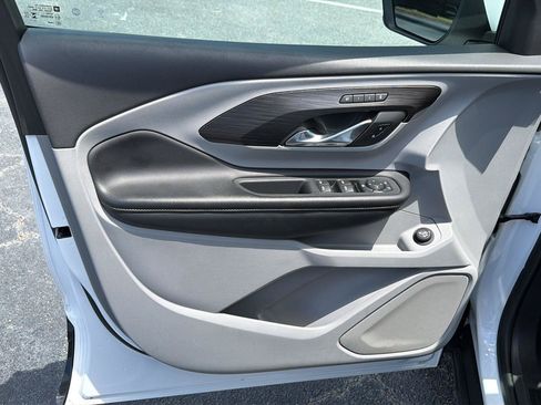 Certified 2024 GMC Terrain SLT FWD image 16