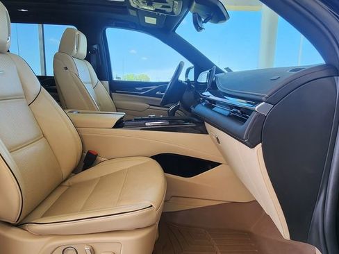 Used 2024 Cadillac Escalade ESV Premium Luxury w/ LPO, Floor Liner Package AWD/4WD image 34