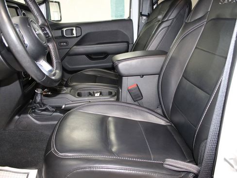 Used 2023 Jeep Wrangler Unlimited Sahara w/ Cold Weather Group AWD/4WD image 21