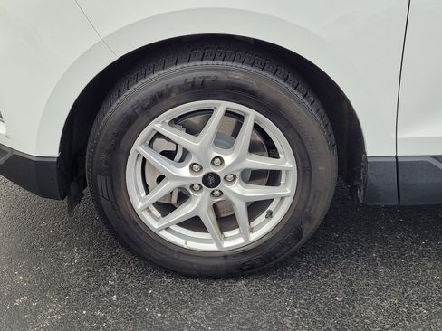 Used 2024 Ford Edge SEL image 11