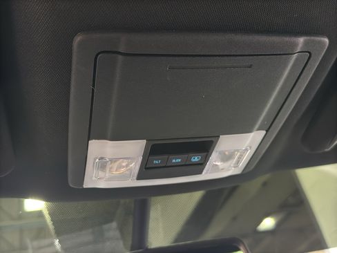 Used 2017 Ford Explorer XLT w/ Equipment Group 202A AWD/4WD image 35