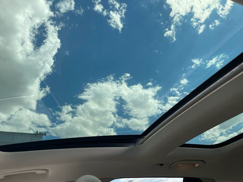 Used 2021 Mercedes-Benz GLC 300 300 4MATIC image 32