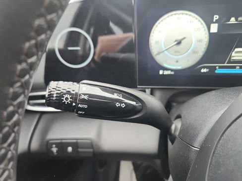 Used 2024 Hyundai Elantra SEL w/ Convenience Package image 32