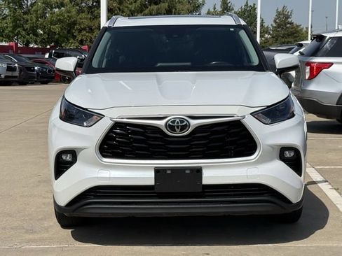 Used 2022 Toyota Highlander XLE AWD/4WD image 8