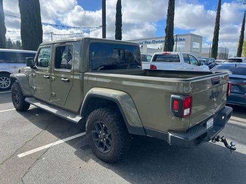 Used 2025 Jeep Gladiator Sport image 9