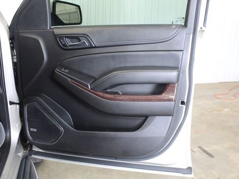 Used 2017 GMC Yukon XL SLT AWD/4WD image 24