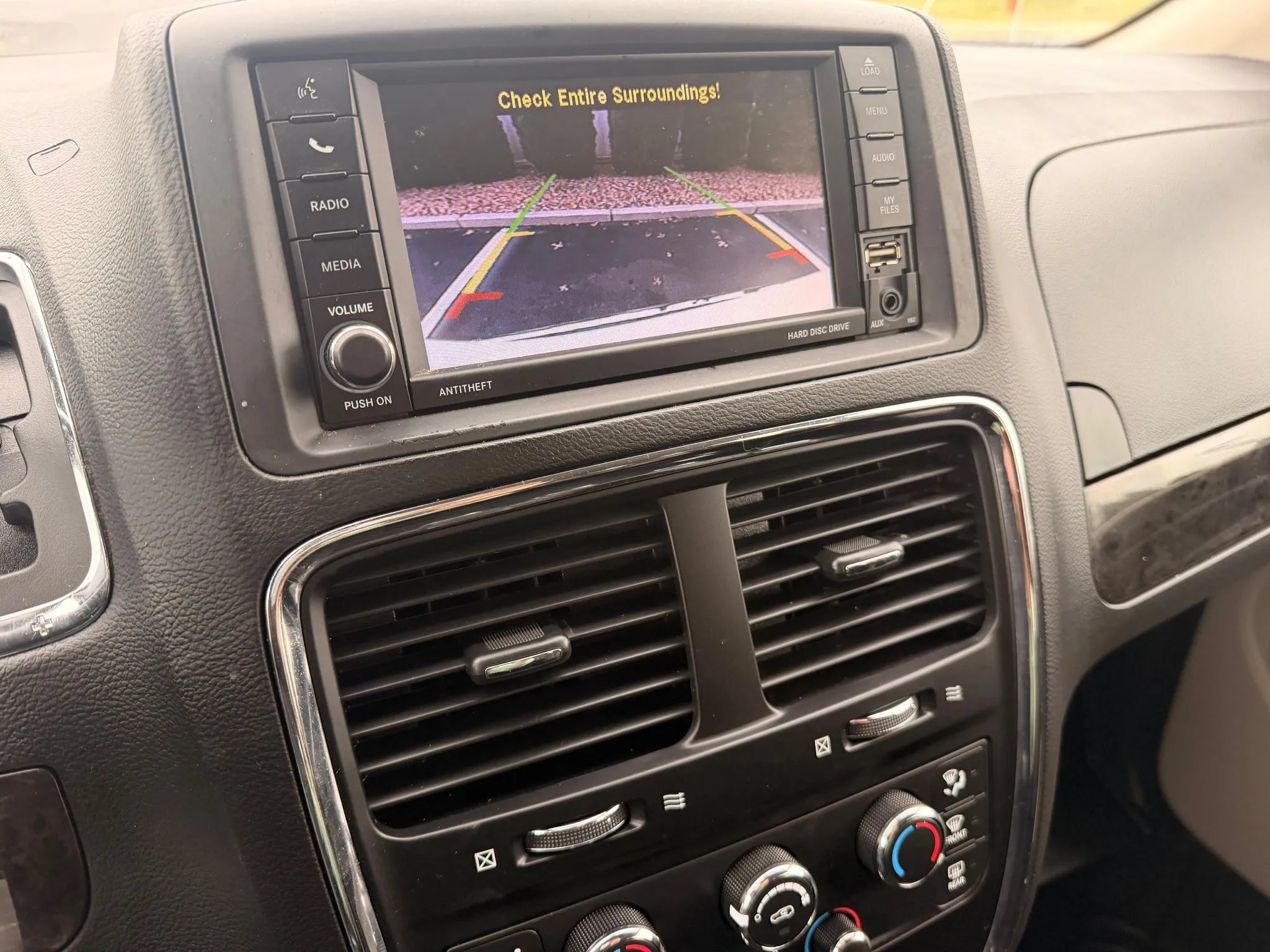 Used 2019 Dodge Grand Caravan SE FWD image 12