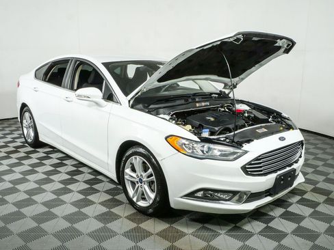Used 2018 Ford Fusion SE FWD image 30