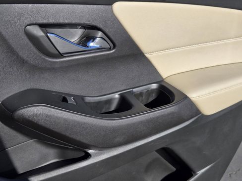 Used 2023 Chevrolet Traverse LS FWD image 30