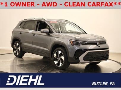 Used 2025 Volkswagen Taos SE w/ Panoramic Sunroof Package