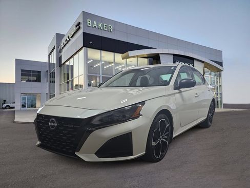 Used 2023 Nissan Altima 2.5 SR AWD/4WD image 1