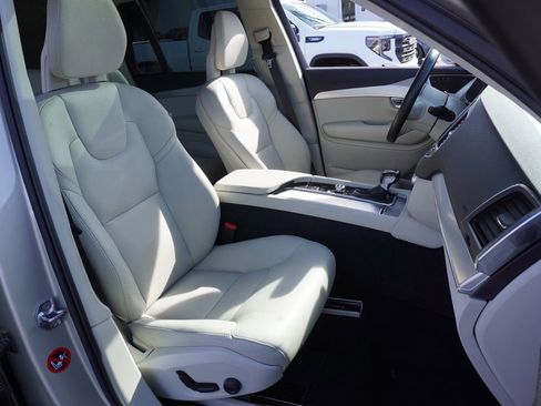 Used 2016 Volvo XC90 T5 Momentum image 12