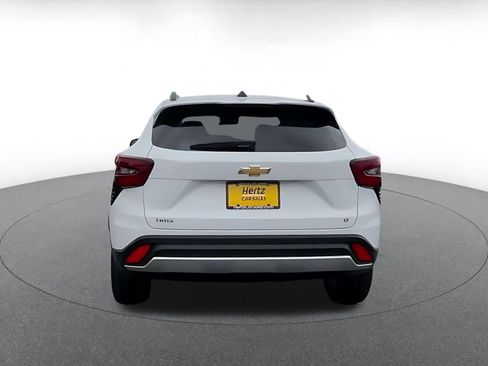 Used 2025 Chevrolet Trax LT FWD image 12