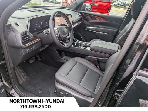 Used 2025 Chevrolet Traverse Z71 w/ Enhanced Driving Package image 11