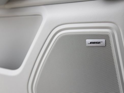 Certified 2025 Porsche Macan image 20