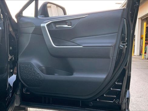 Used 2022 Toyota RAV4 XLE Premium image 23