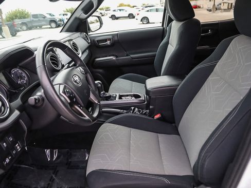 Certified 2023 Toyota Tacoma TRD Off-Road w/ Advanced Technology Package AWD/4WD image 18