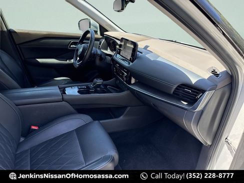 Certified 2021 Nissan Rogue Platinum FWD image 23