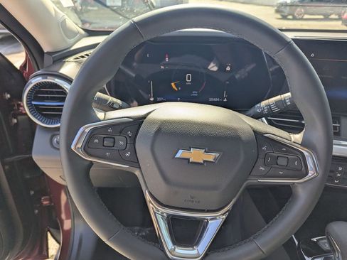Used 2025 Chevrolet Trax LT w/ LT Convenience Package FWD image 17