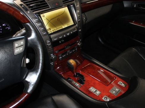 Used 2007 Lexus LS 460 RWD image 18