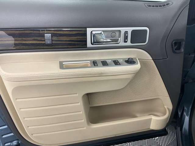 Used 2010 Lincoln MKX 2WD image 7