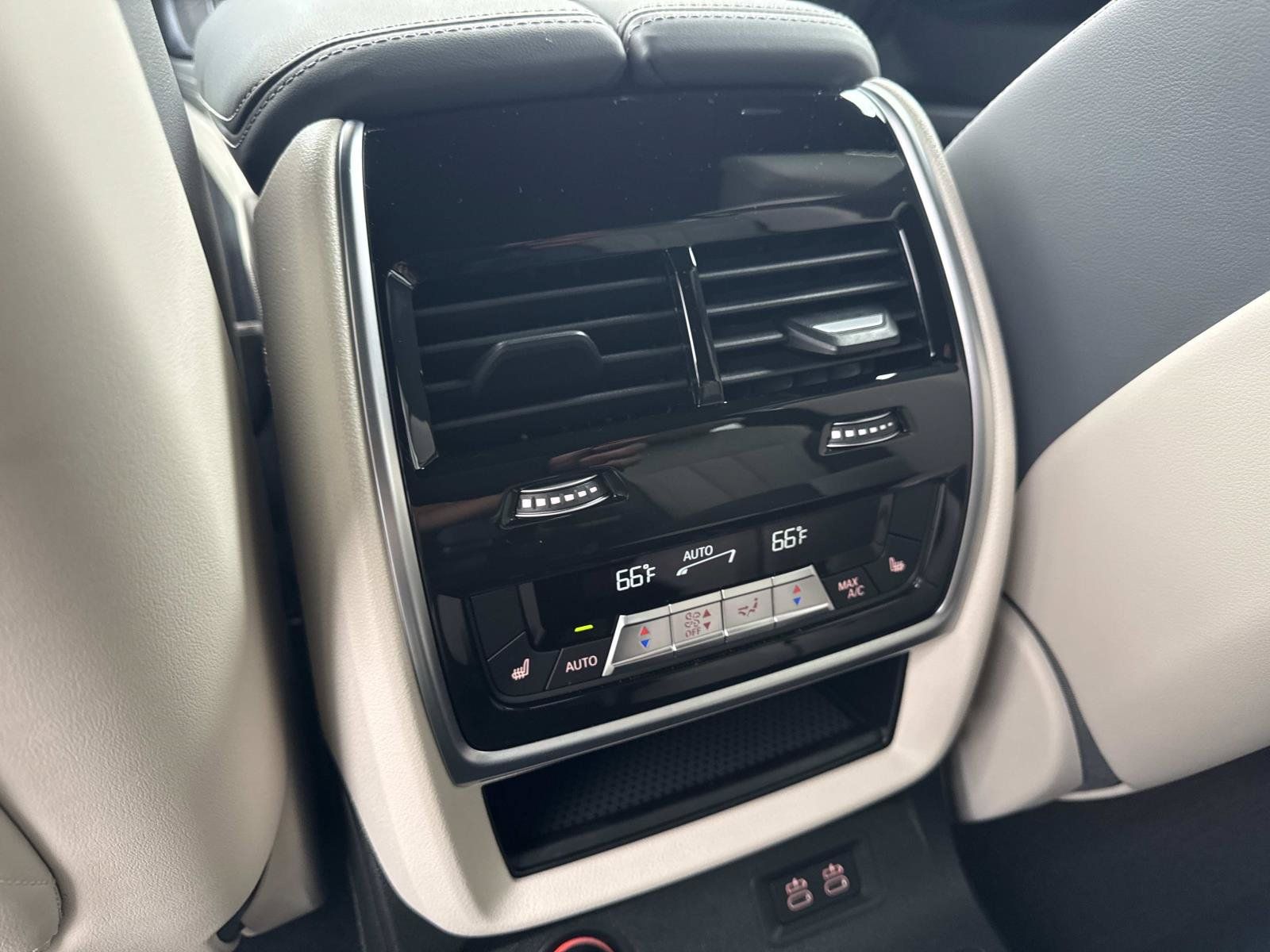 Certified 2025 BMW ALPINA XB7 AWD/4WD image 30
