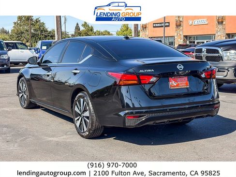 Used 2021 Nissan Altima 2.5 SV FWD image 2