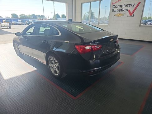 Used 2023 Chevrolet Malibu LT w/ Driver Confidence Package FWD image 4