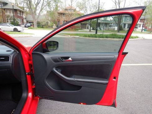 Used 2011 Volkswagen Jetta SE FWD image 17